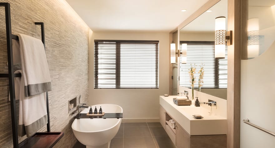 premiere_garden_view_bathroom_01_880x475